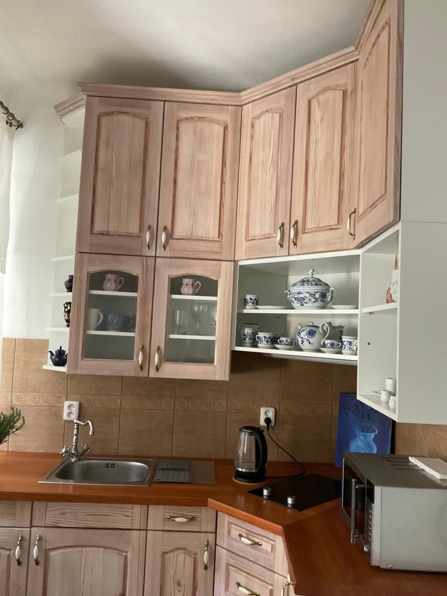 Dlouha Art & Antique *